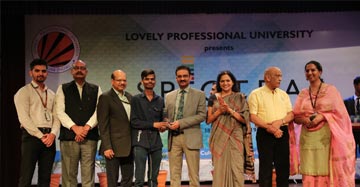 EXCELLING IN MIMICRY COMPETITION