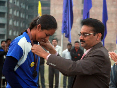 ADORNING THE VICTORY STAND